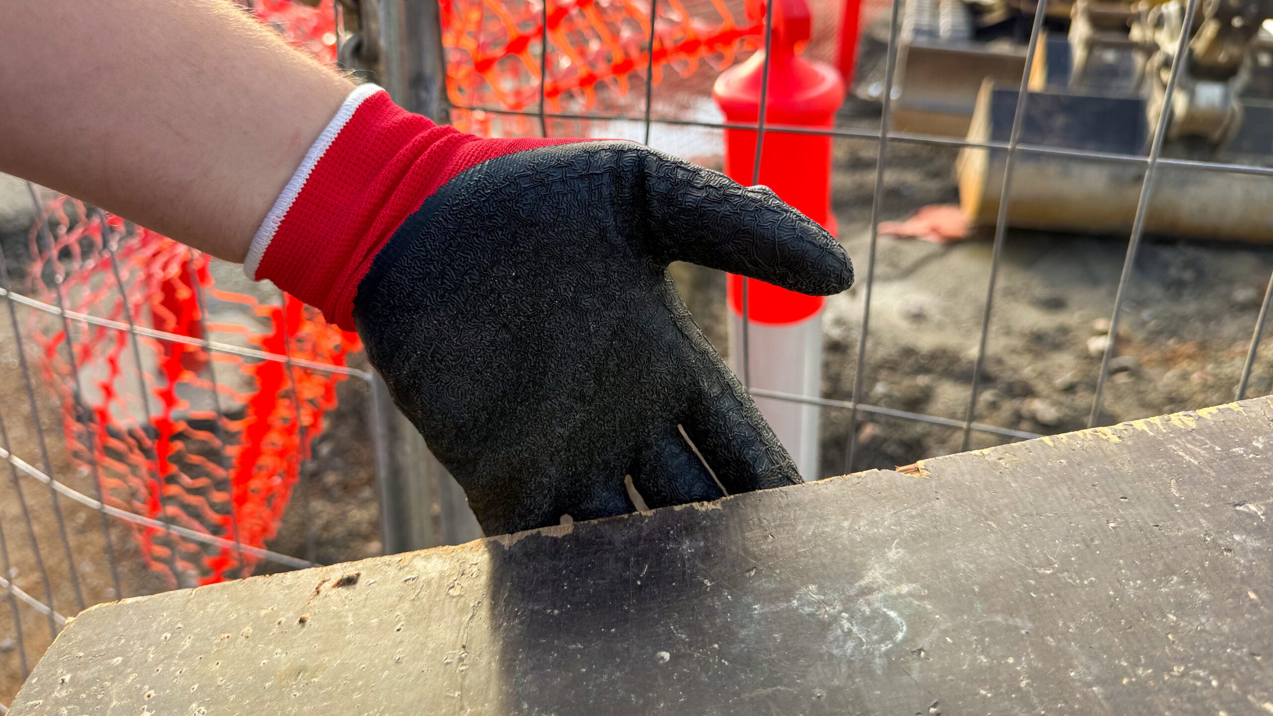 Nexus G802R Red Crinkle Latex Work Gloves – 10 Carton Bulk Buy